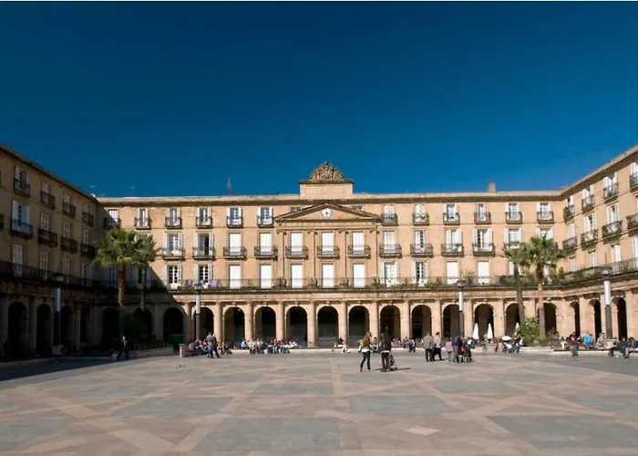 A 5 Minutos Andando Del Casco Viejo, Ayuntamiento, Plaza Circular Y Gran Via De Y Proximo A 2 Lineas De Metro