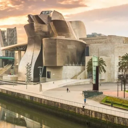 Homestay szállás A 5 Minutos Andando Del Casco Viejo, Ayuntamiento, Plaza Circular Y Gran Via De Y Proximo A 2 Lineas De Metro *